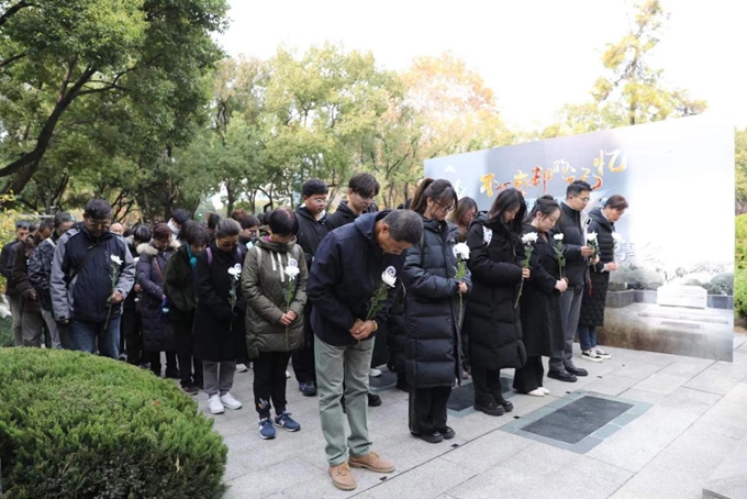 寻访历史印迹 缅怀遇难同胞 “不可忘却的记忆”寻访行动走进中山码头、挹江门丛葬地